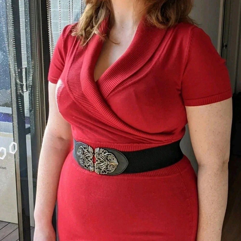 Black Stretch Waist Belt with Decorative Silver-Tone Floral Buckle